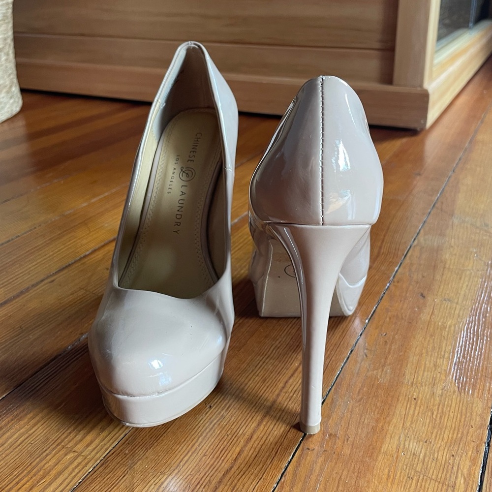 Chinese Laundry Tan platform pumps size 7.5